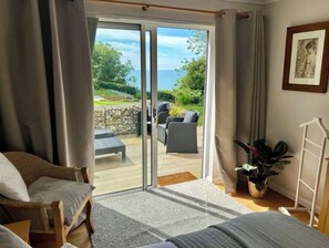 4 bedrooms, desk, iron/ironing board, travel cot