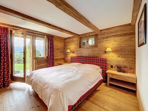 3 slaapkamers, een strijkplank/strijkijzer, internet, beddengoed