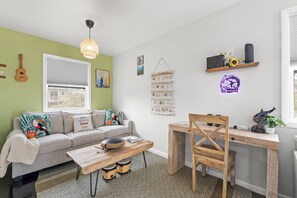 Téléviseur connecté, table de baby-foot