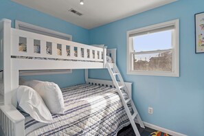 3 bedrooms, desk, iron/ironing board, WiFi - Big Kahuna: Semi-Oceanfront | Tiki Bar | Fire Pit (Avon)