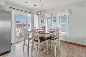 Dining - Rose Cottage: Semi-Oceanfront | Pet-Friendly (Rodanthe)