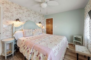 3 bedrooms, iron/ironing board, WiFi, bed sheets