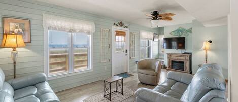 Smart TV, fireplace