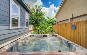 Bain à remous extérieur