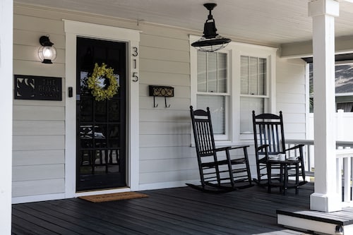 The Royal Swan - Downtown Lakeland - Sleeps 6 - Fenced in Backyard+Pet Friendly