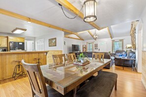 Signature huis, 3 slaapkamers, niet-roken, uitzicht op bergen | Dineren op de kamer