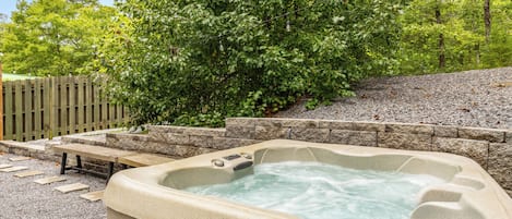 Signature House, 3 Bedrooms, Non Smoking, Mountain View | Private spa tub