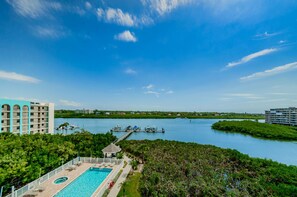 A heated pool - 🐬Stunning Intracoastal Views, Great Location-Dolphin Key 504🐬 (Indian Shores)