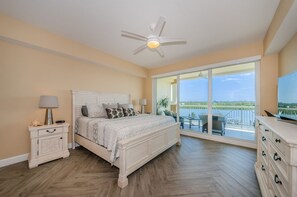 3 bedrooms, iron/ironing board, free WiFi, bed sheets - 🐬Stunning Intracoastal Views, Great Location-Dolphin Key 504🐬 (Indian Shores)