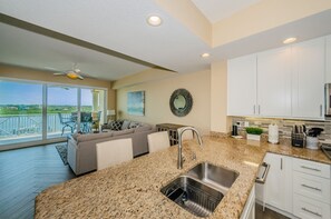 Interior - 🐬Stunning Intracoastal Views, Great Location-Dolphin Key 504🐬 (Indian Shores)