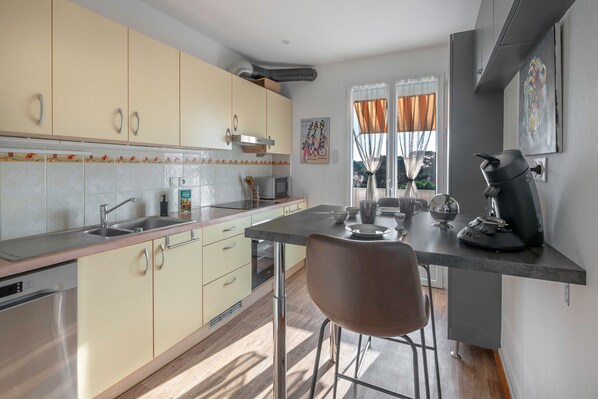 Fridge, microwave, oven, dishwasher
