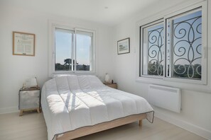 2 bedrooms, iron/ironing board, free WiFi