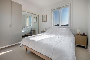 2 bedrooms, iron/ironing board, free WiFi