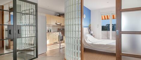 2 bedrooms, iron/ironing board, free WiFi