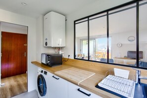 冰箱、微波炉、烤箱、洗碗机