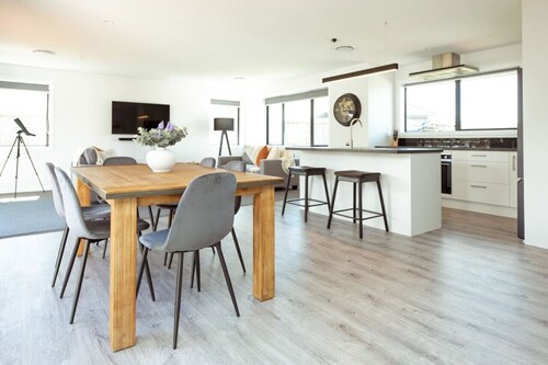 Family Friendly on Forest! Amazing Location