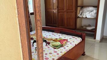 2 slaapkamers, een strijkplank/strijkijzer, wifi, beddengoed