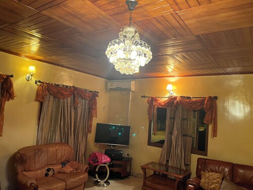 Modern apartment Maetur Nkomo Yaoundé, surveillance camera, chic neighborhood