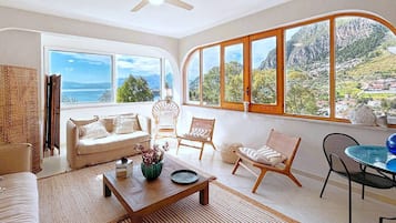 Condo Tiêu chuẩn, 2 phòng ngủ, quang cảnh biển | Khu phòng khách