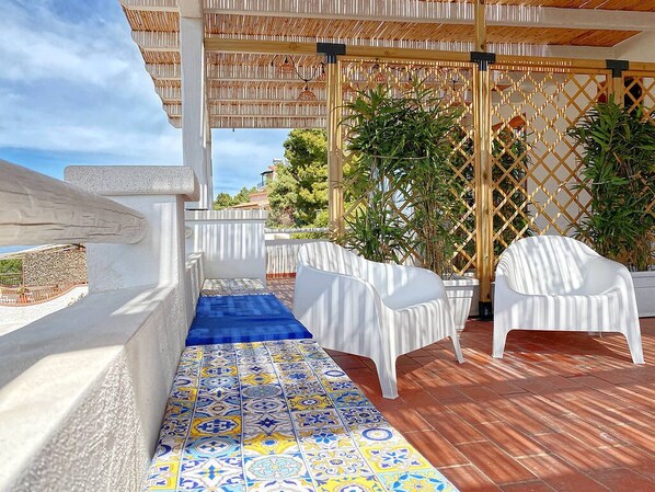 Apartamento estándar, 2 habitaciones, vistas al mar | Terraza o patio