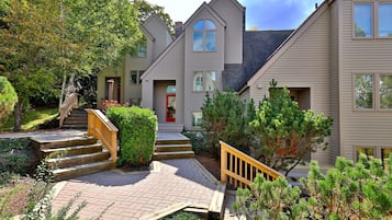 Condo, 2 Bedrooms | Exterior