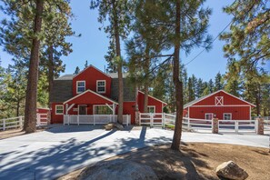 House, 4 Bedrooms | Exterior