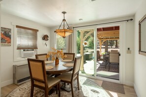 House, 4 Bedrooms | Dining