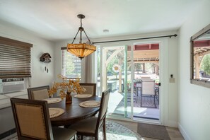 House, 4 Bedrooms | Dining