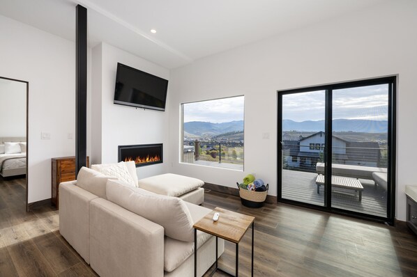 House, 2 Bedrooms | Living area | Smart TV - Scenic Perch 2 Bedroom Home (Tabernash)