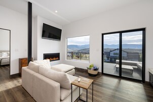 独立别墅, 2 间卧室 | 起居区 | 智能电视