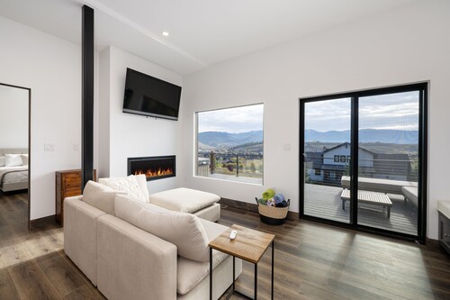Scenic Perch 2 Bedroom Home