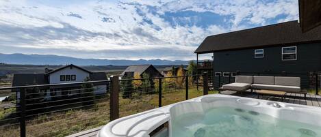 House, 2 Bedrooms | Outdoor spa tub