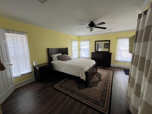 3 عدّة غرف نوم ومكتب ومكواة/لوح كي وواي فاي مجانًا