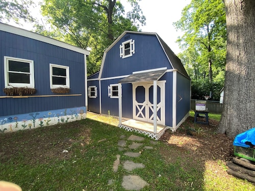 Entire home, charming 3-2 near the Marietta square!