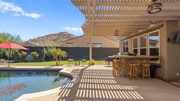 تناول الطعام بالخارج