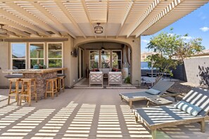Outdoor dining - 4BR Heated Pool Estrella Mountain House (Goodyear)