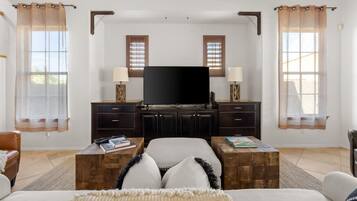 4 bedrooms, desk, iron/ironing board, travel crib