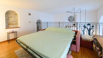 1 camera, ferro/asse da stiro, Wi-Fi, lenzuola