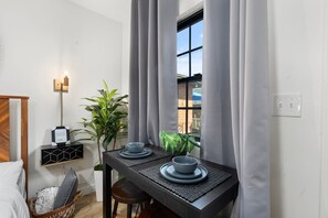 1 chambre, fer et planche à repasser, Wi-Fi, draps fournis