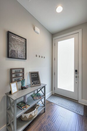 Interior - Bless Your Heart - Balcony Skyline Views (Nashville)