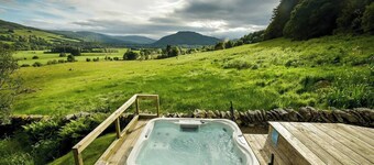The Tabernacle, Design-led Converted Chapel with Hot Tub, Highland Perthshire