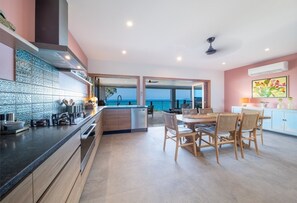 Refrigerador, microondas, horno y lavavajillas 