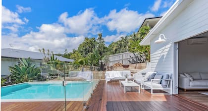 Modern 4 bedroom 3 bath home with private swimming pool