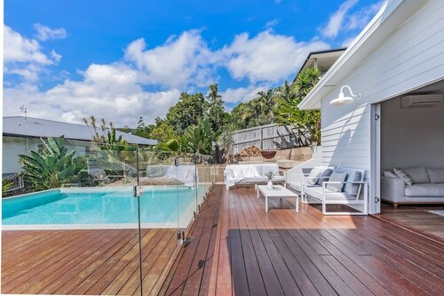 Modern 4 bedroom 3 bath home with private swimming pool