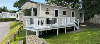 Snowdrop Lovely caravan, veranda and dogs stay free at Rockley Park Poole Dorset