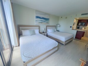 1 bedroom, iron/ironing board, WiFi, bed sheets - Aqua Palms Paradise Studio | Walk to Beach (Honolulu)