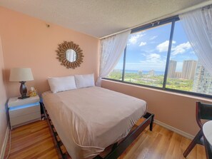 Desk, iron/ironing board, WiFi, bed sheets