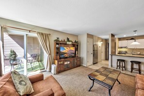 Een smart-tv en een open haard