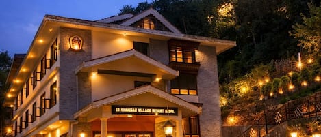 Vista frontal de la propiedad