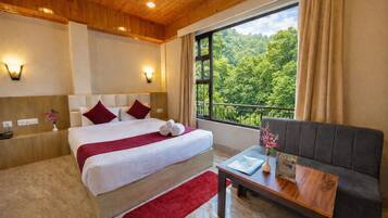 Deluxe-Zimmer, Bergblick | Schallisolierte Zimmer, Bügeleisen/Bügelbrett, kostenloses WLAN